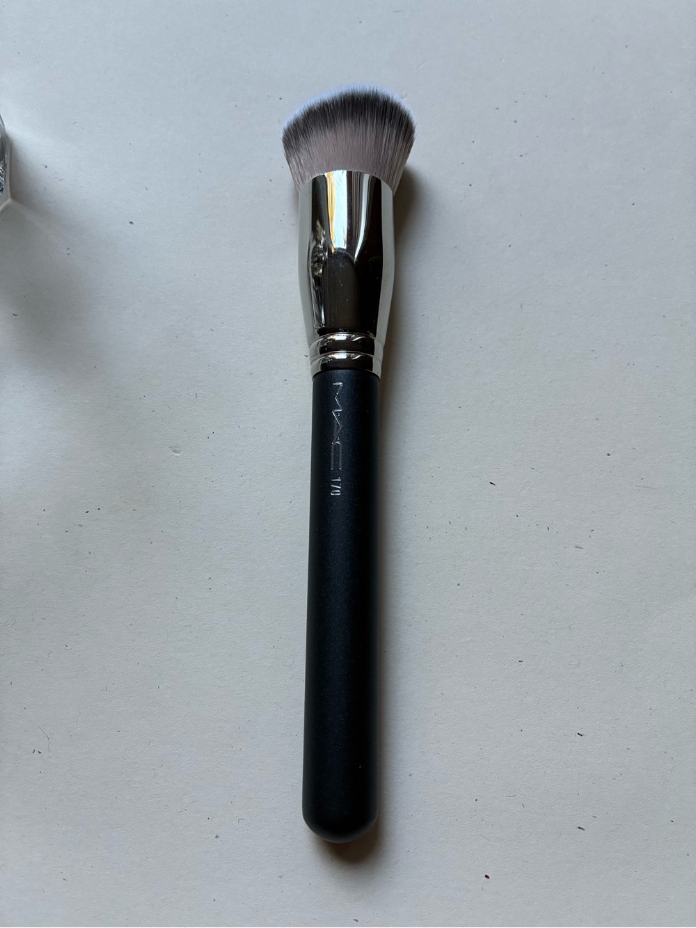 MAC 170 Synthetic Rounded Slant Foundation Brush
